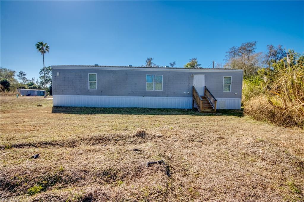 7711 Suncoast DR, NORTH FORT MYERS FL 33917-25