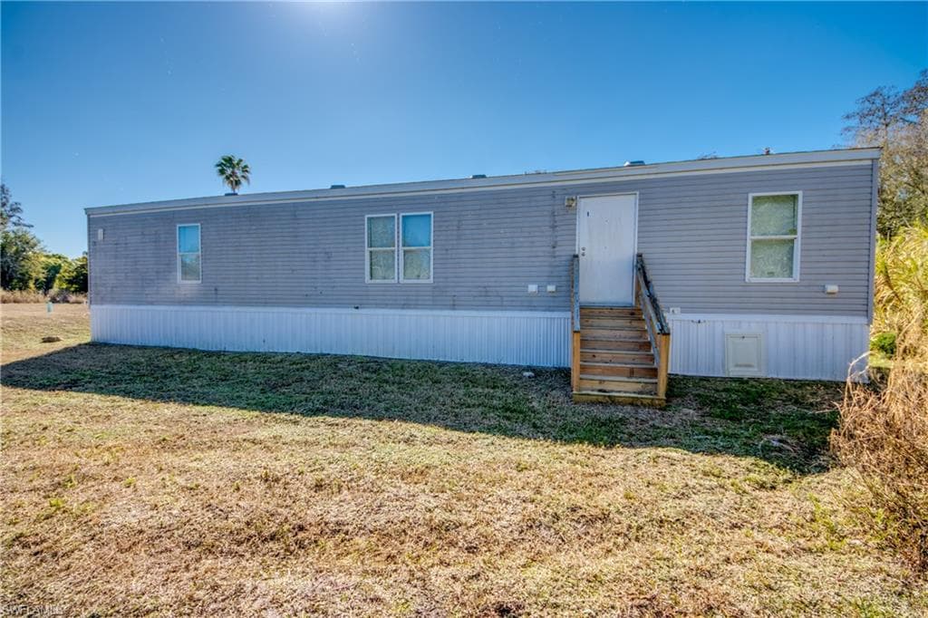 7711 Suncoast DR, NORTH FORT MYERS FL 33917-4