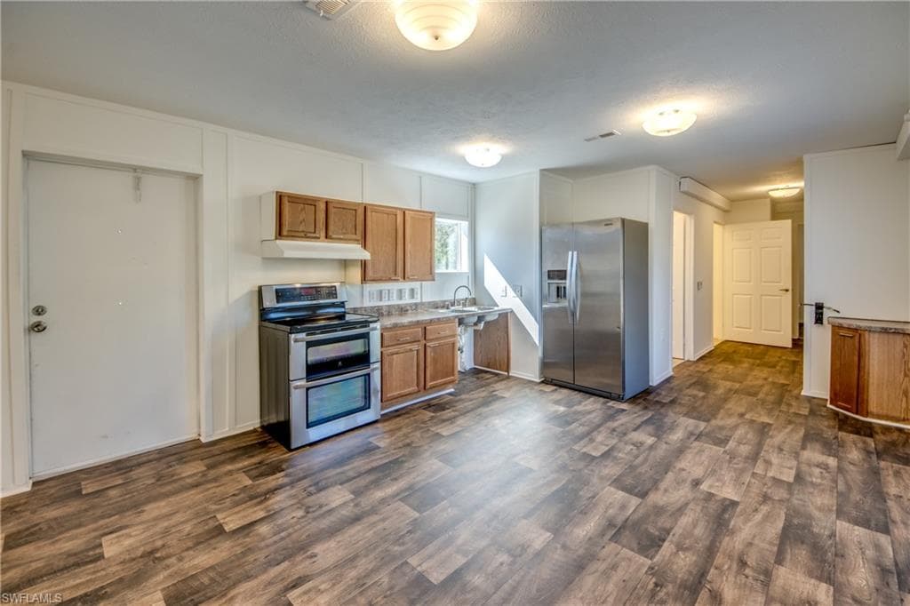 7711 Suncoast DR, NORTH FORT MYERS FL 33917-9