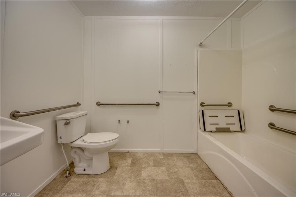 7711 Suncoast DR, NORTH FORT MYERS FL 33917-13