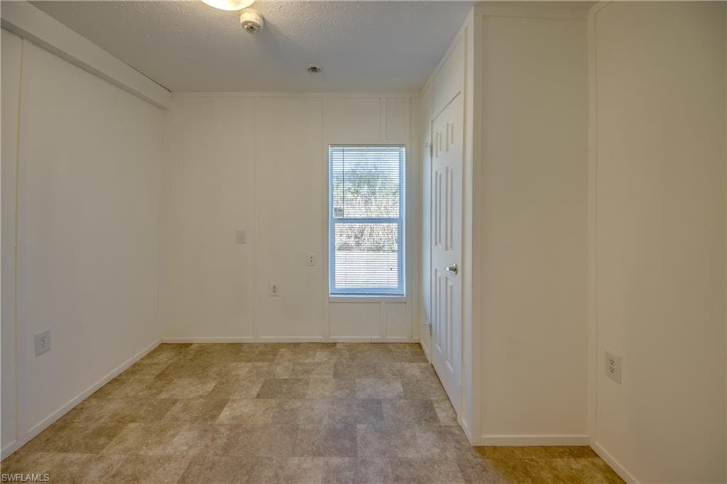 7711 Suncoast DR, NORTH FORT MYERS FL 33917-17