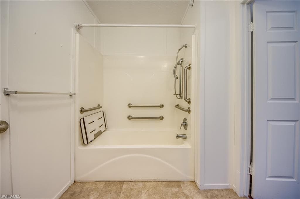 7711 Suncoast DR, NORTH FORT MYERS FL 33917-14