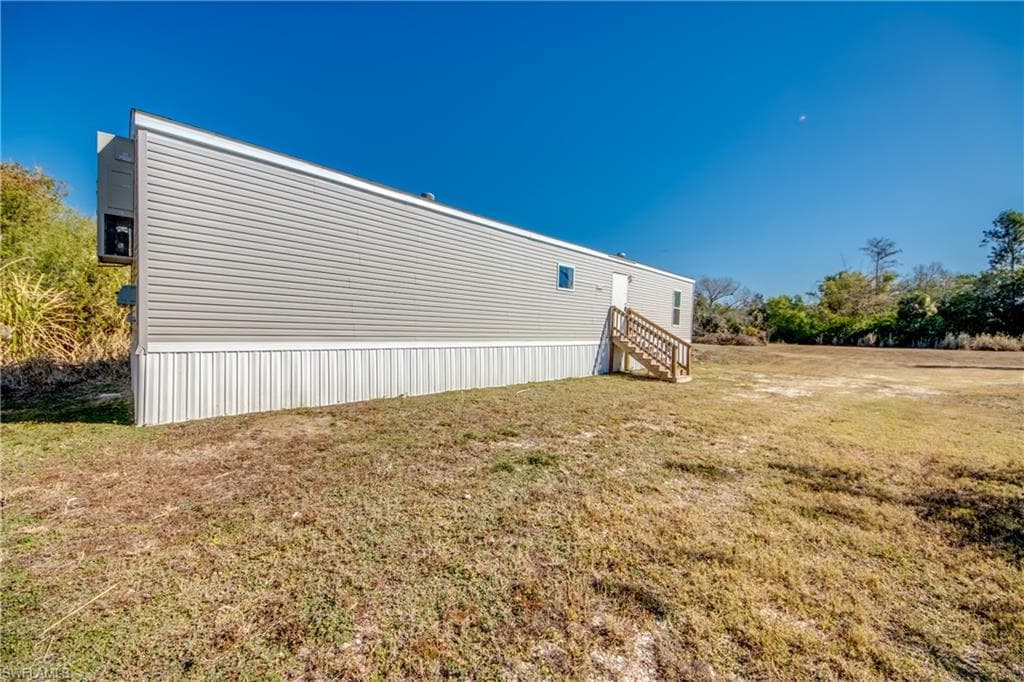 7711 Suncoast DR, NORTH FORT MYERS FL 33917-3