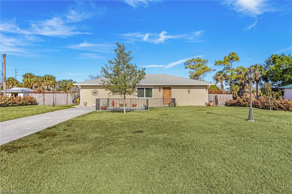 985 Quail Run, FORT DENAUD FL 33935-1