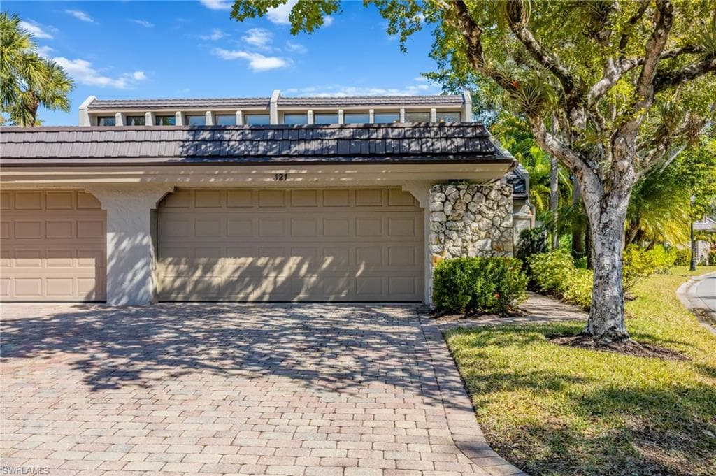 121 Bears Paw TRL, NAPLES FL 34105-27