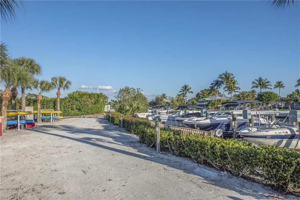 121 Bears Paw TRL, NAPLES FL 34105-38