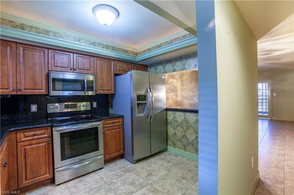 2121 Collier AVE E # 316, FORT MYERS FL 33901-2