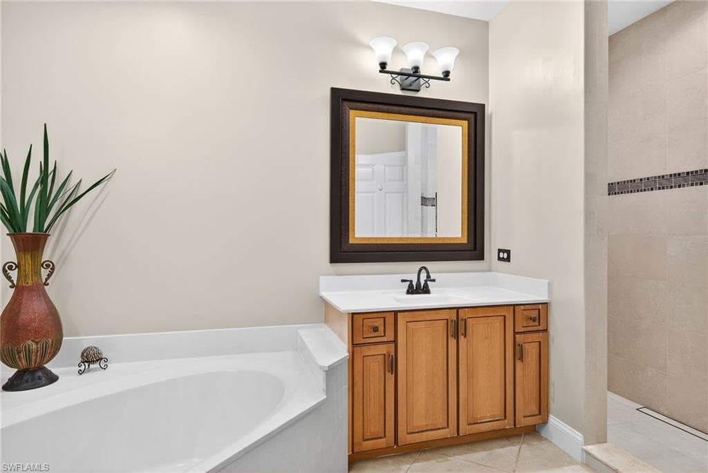 8496 Southbridge DR # 4, ESTERO FL 33967-18