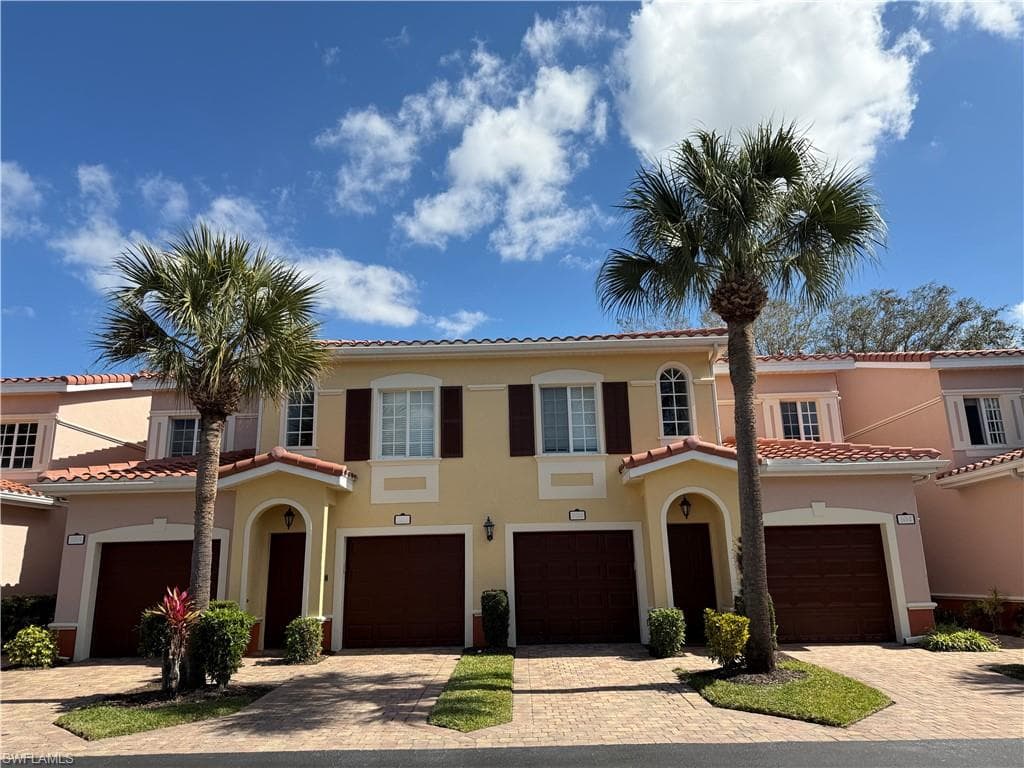 20257 Royal Villagio CT 203-2