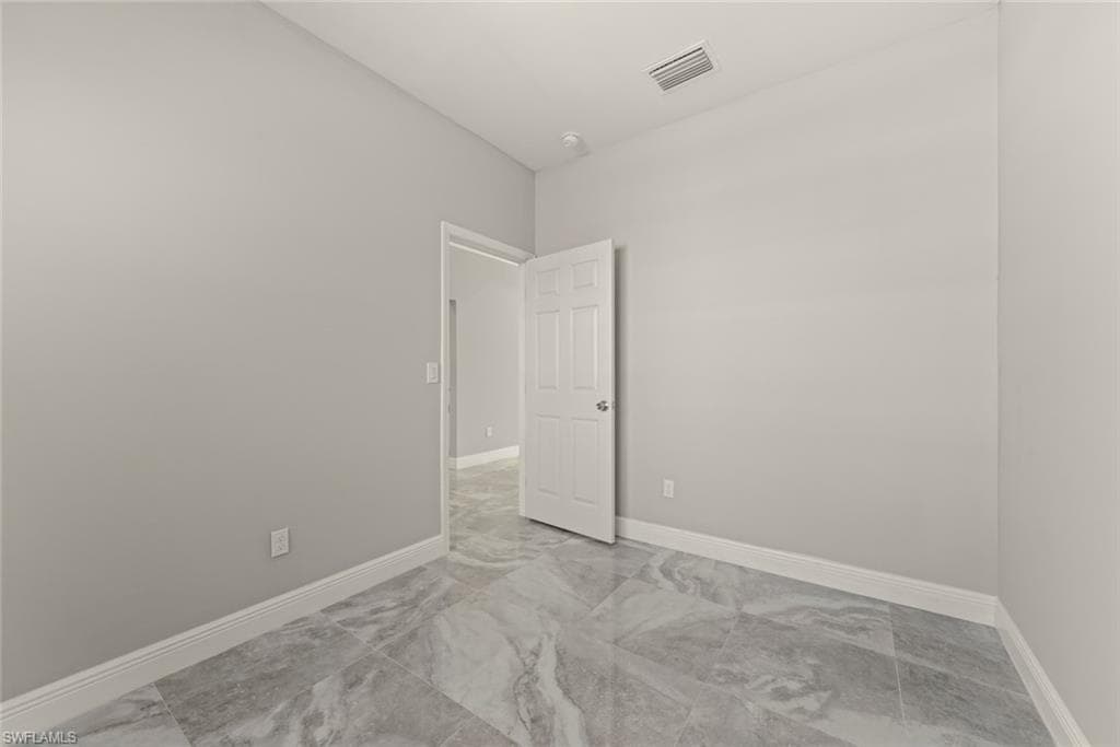 897 Iris DR, NORTH FORT MYERS FL 33903-5