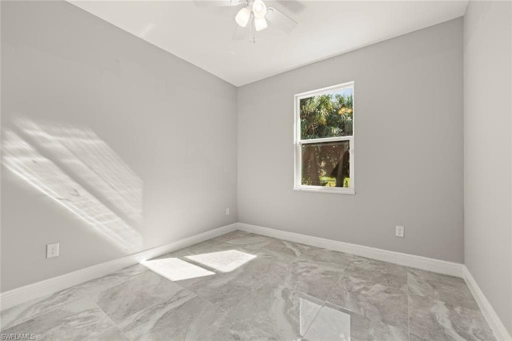 897 Iris DR, NORTH FORT MYERS FL 33903-11