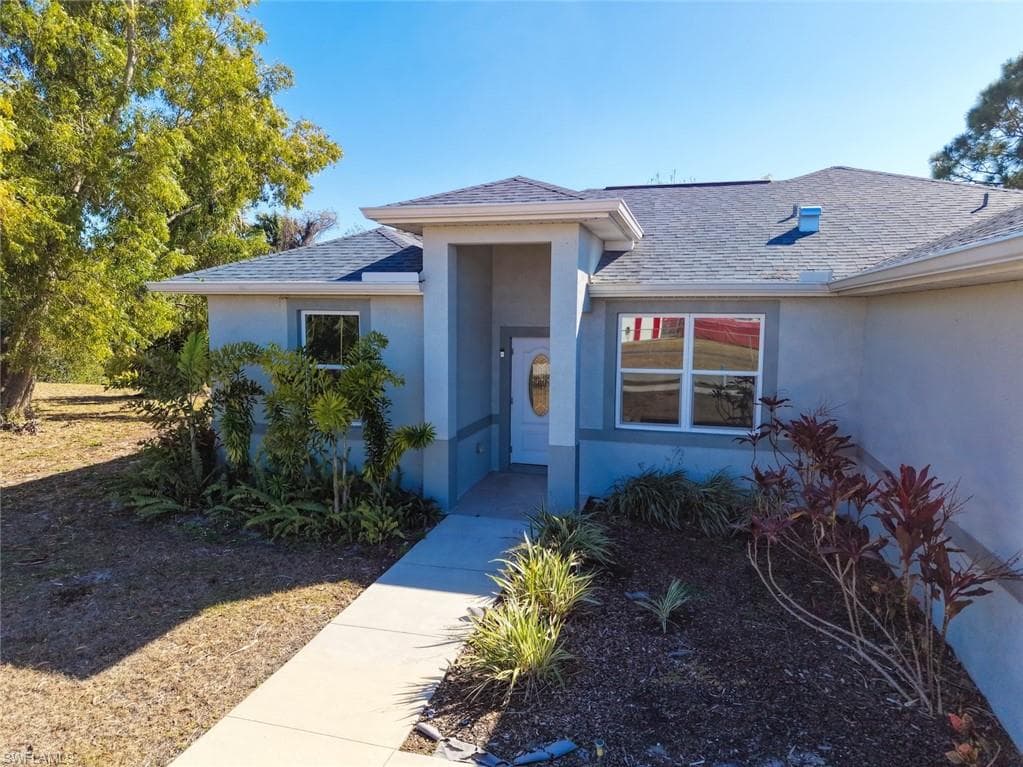 897 Iris DR, NORTH FORT MYERS FL 33903-2