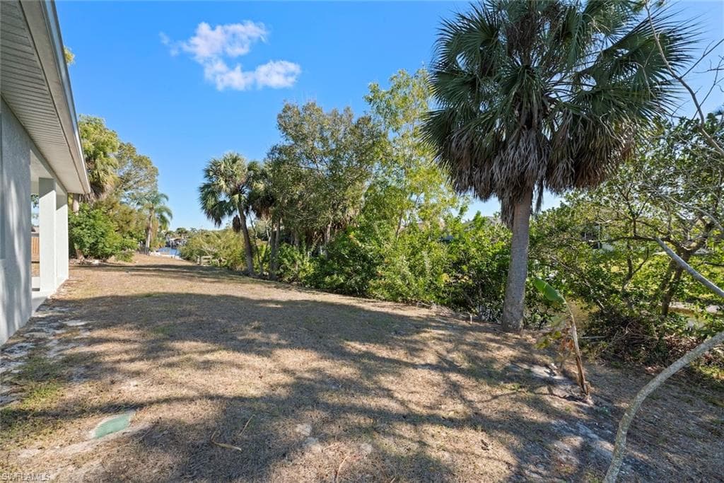 897 Iris DR, NORTH FORT MYERS FL 33903-35