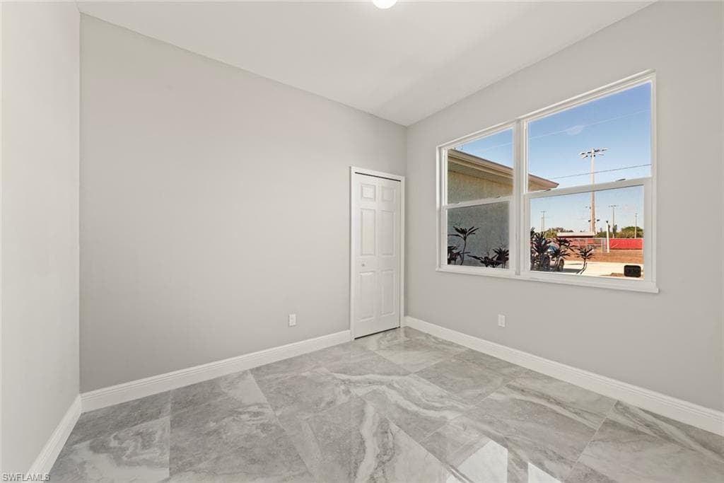 897 Iris DR, NORTH FORT MYERS FL 33903-4