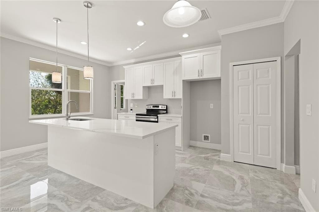 897 Iris DR, NORTH FORT MYERS FL 33903-19