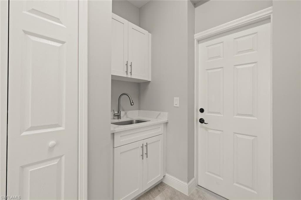 897 Iris DR, NORTH FORT MYERS FL 33903-23