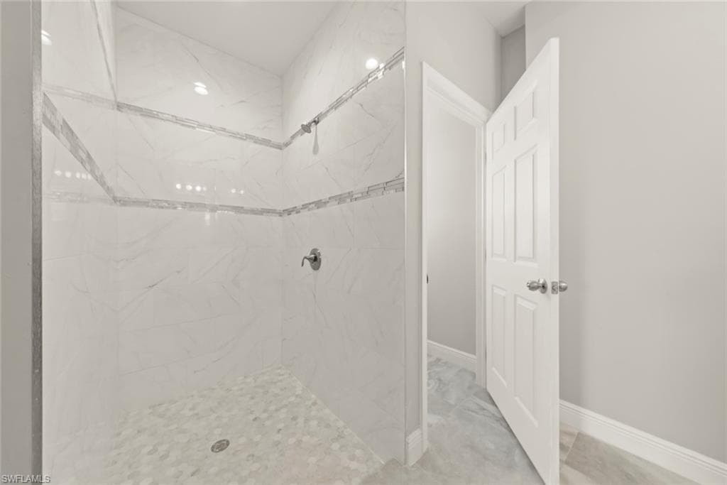 897 Iris DR, NORTH FORT MYERS FL 33903-33