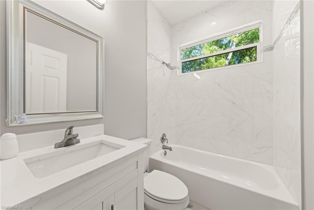 897 Iris DR, NORTH FORT MYERS FL 33903-9