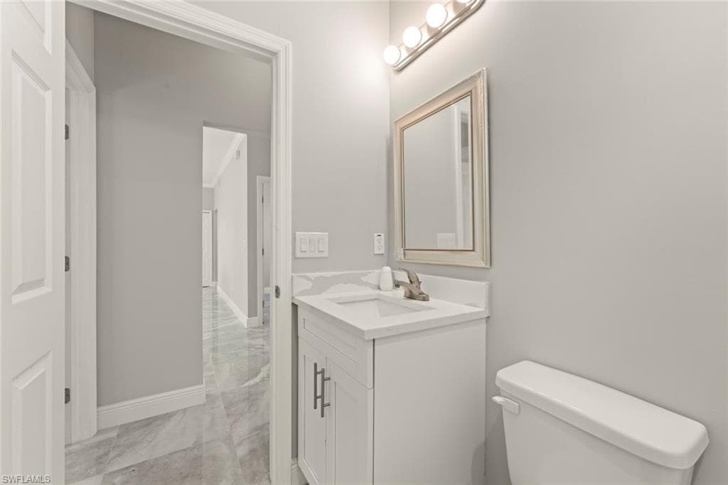 897 Iris DR, NORTH FORT MYERS FL 33903-10