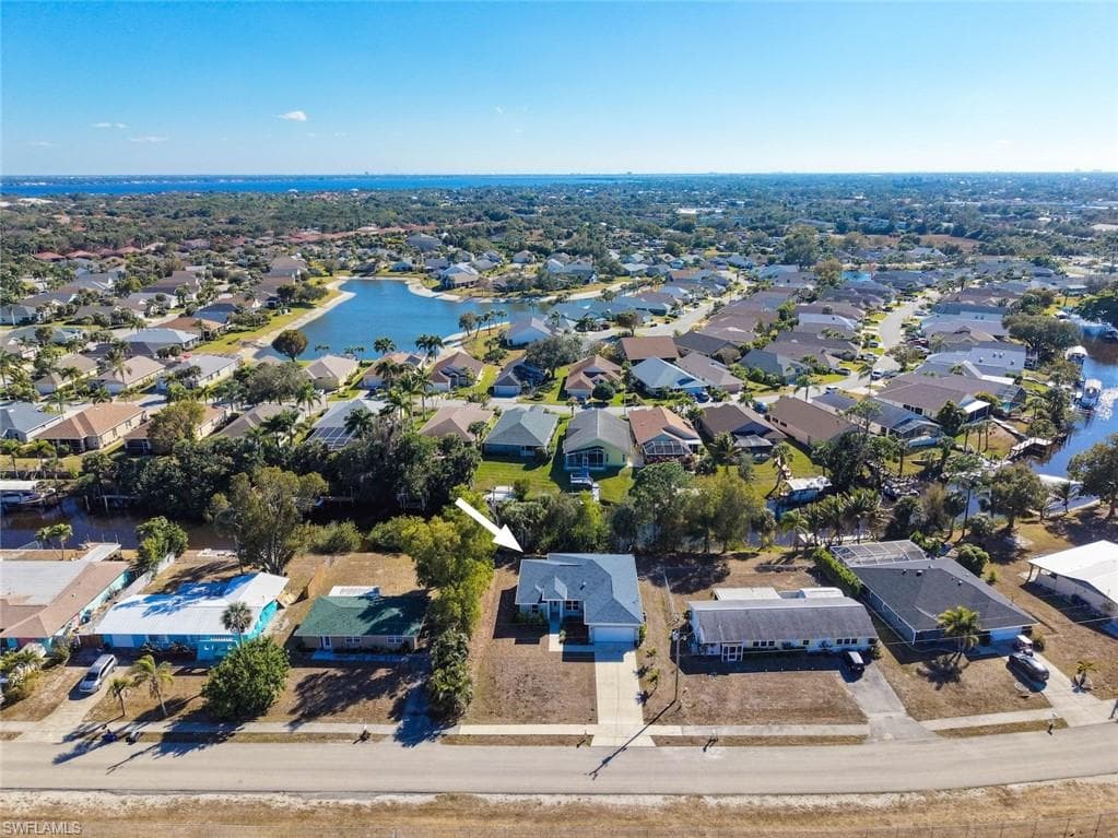 897 Iris DR, NORTH FORT MYERS FL 33903-39