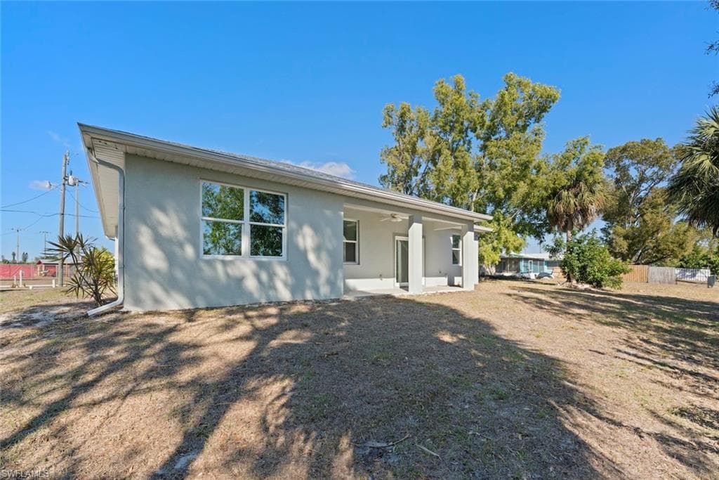 897 Iris DR, NORTH FORT MYERS FL 33903-34