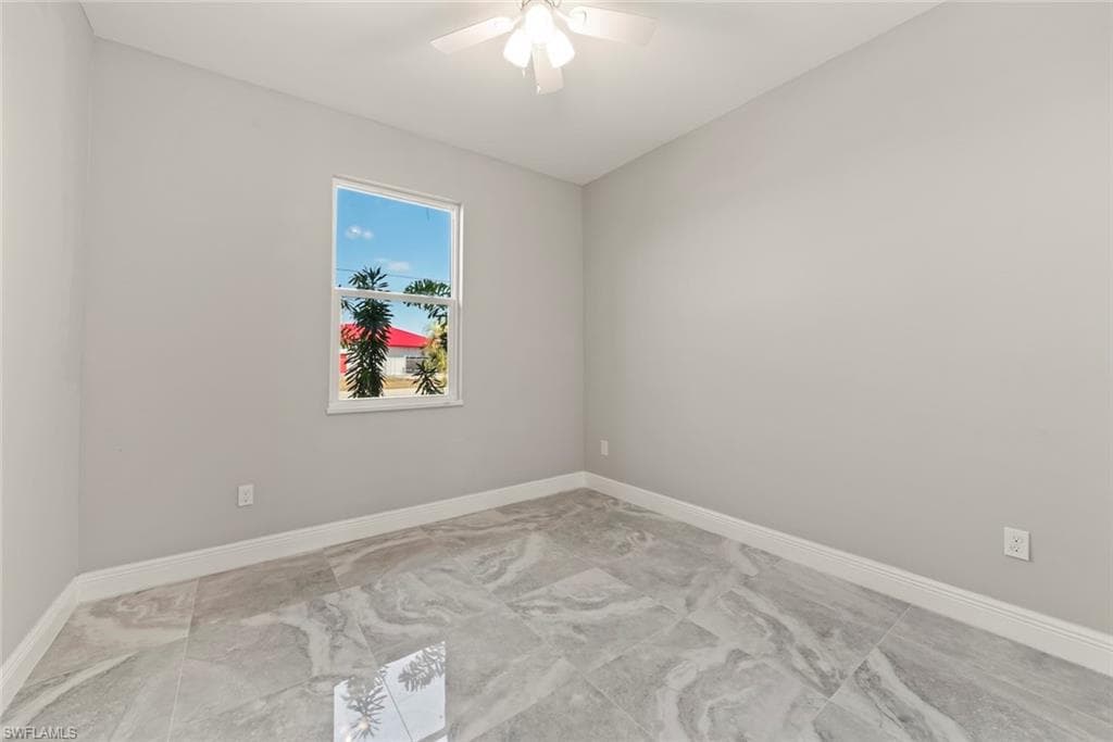 897 Iris DR, NORTH FORT MYERS FL 33903-7