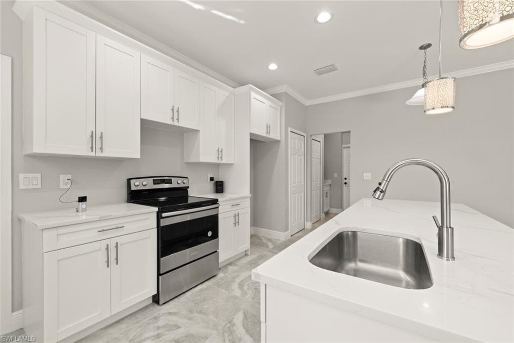 897 Iris DR, NORTH FORT MYERS FL 33903-20