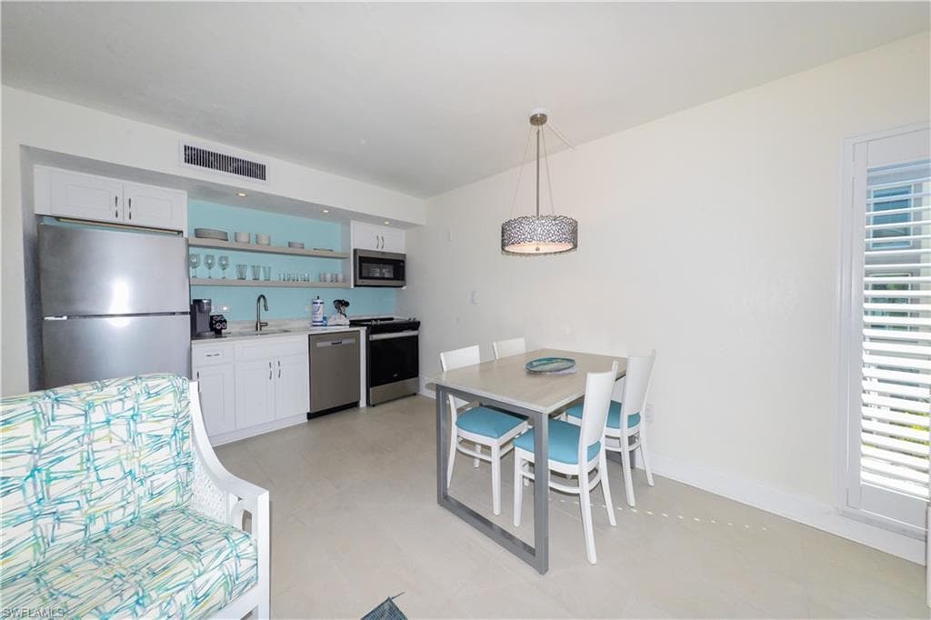 2255 W Gulf DR # 121, SANIBEL FL 33957-6