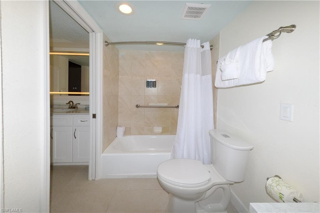 2255 W Gulf DR # 121, SANIBEL FL 33957-14