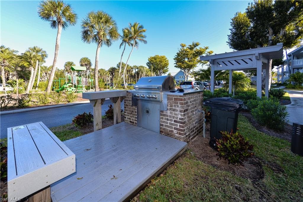 2255 W Gulf DR # 121, SANIBEL FL 33957-18