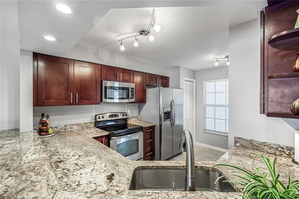 9580 Victoria LN # 208A, NAPLES FL 34109-5