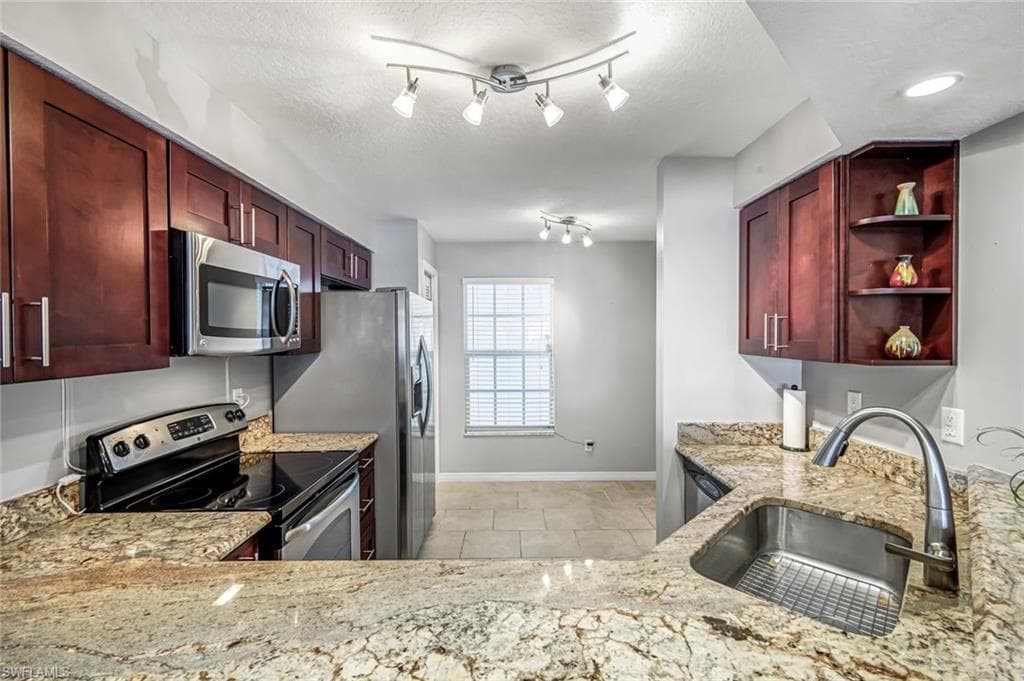 9580 Victoria LN # 208A, NAPLES FL 34109-6