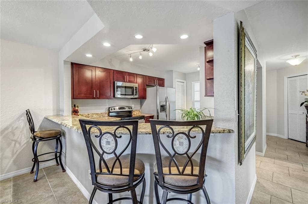 9580 Victoria LN # 208A, NAPLES FL 34109-4