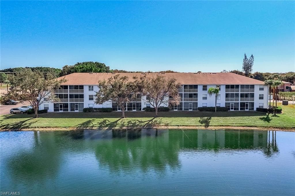 9580 Victoria LN # 208A, NAPLES FL 34109-19