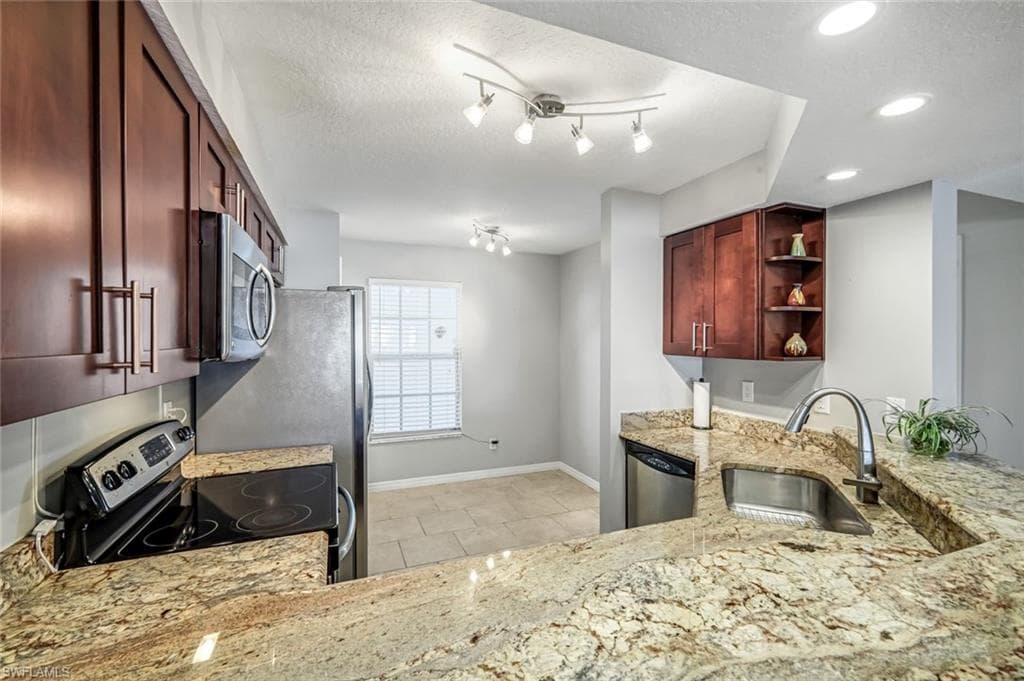 9580 Victoria LN # 208A, NAPLES FL 34109-7