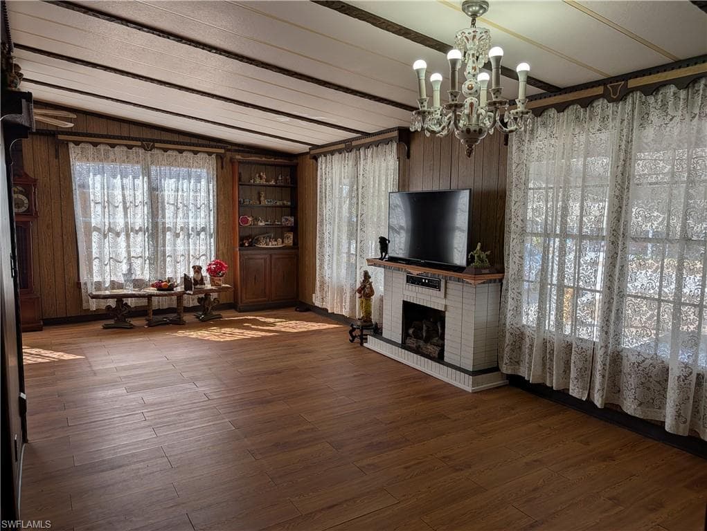 807 Holly Berry CT-1