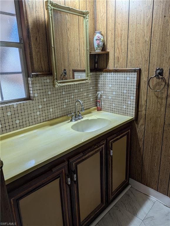 807 Holly Berry CT-16