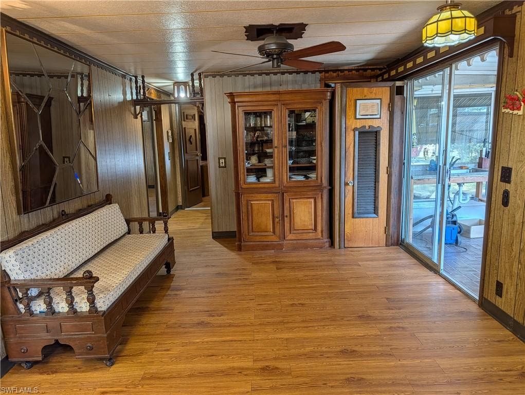 807 Holly Berry CT-10
