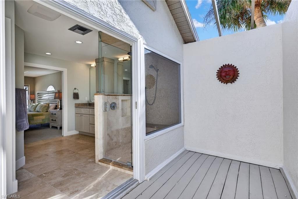 686 Emeril CT, SANIBEL FL 33957-22