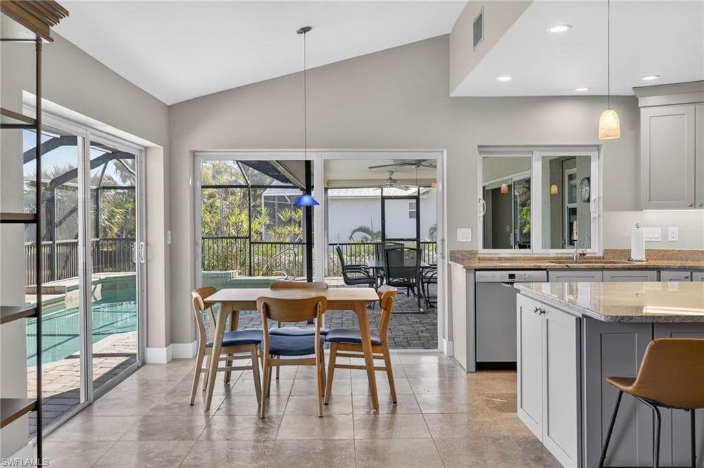 686 Emeril CT, SANIBEL FL 33957-11