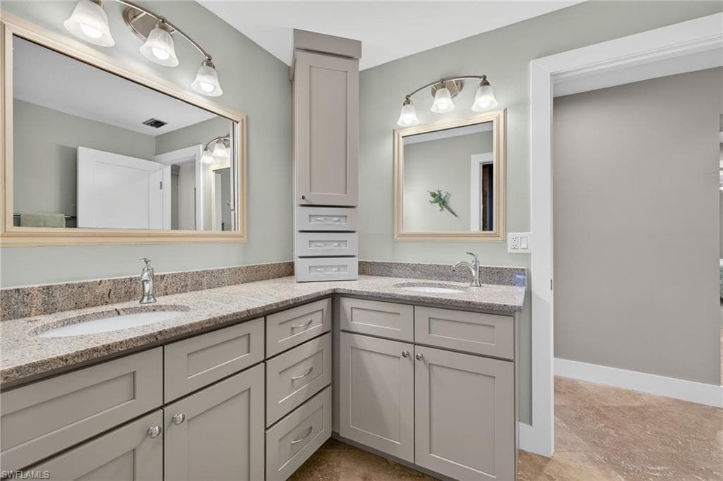 686 Emeril CT, SANIBEL FL 33957-27