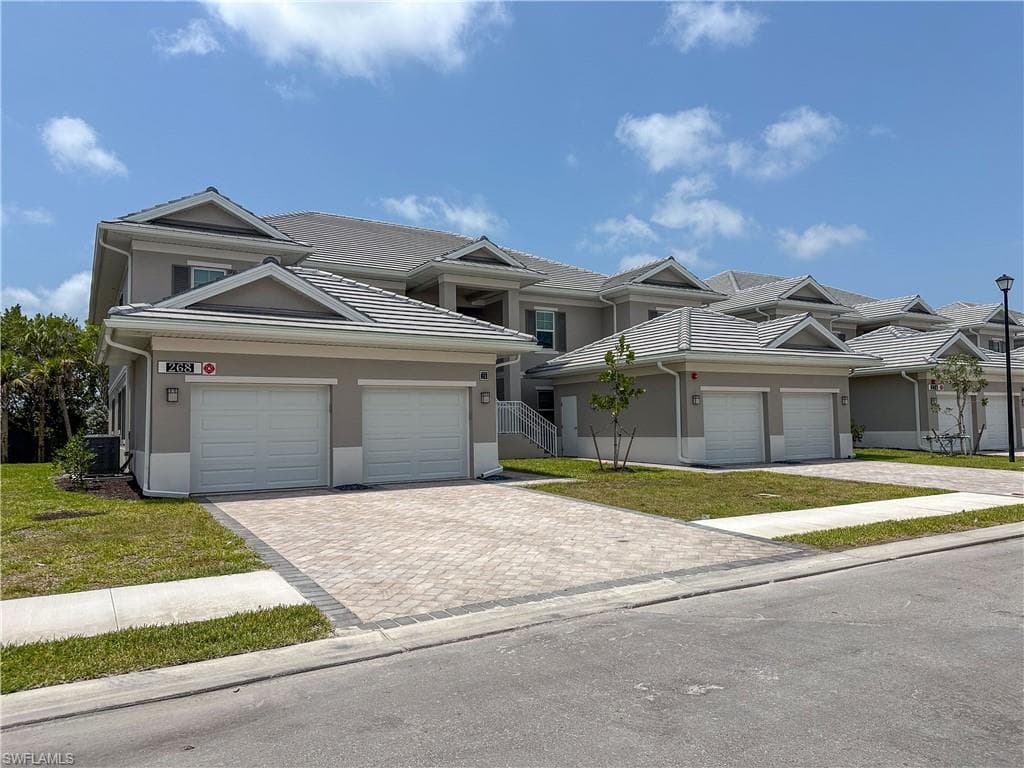 268 Indies Dr # 102, NAPLES FL 34114-35