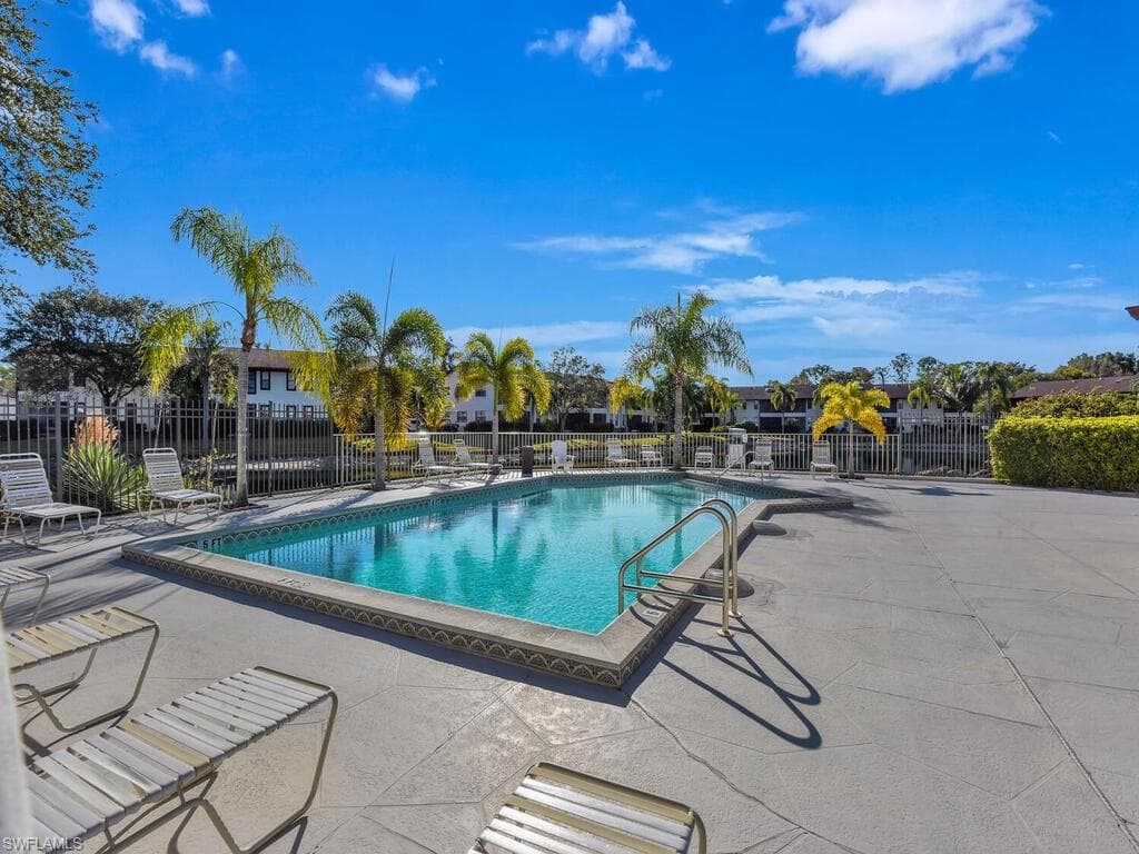 5371 Treetops DR # M103, NAPLES FL 34113-26