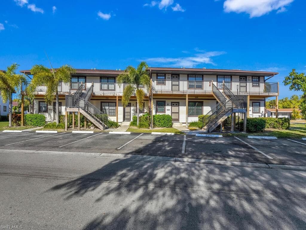 5371 Treetops DR # M103, NAPLES FL 34113-1