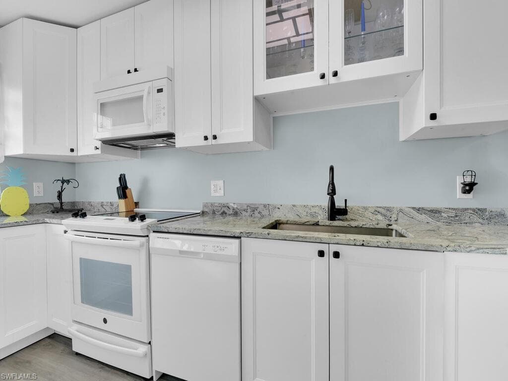 5371 Treetops DR # M103, NAPLES FL 34113-2