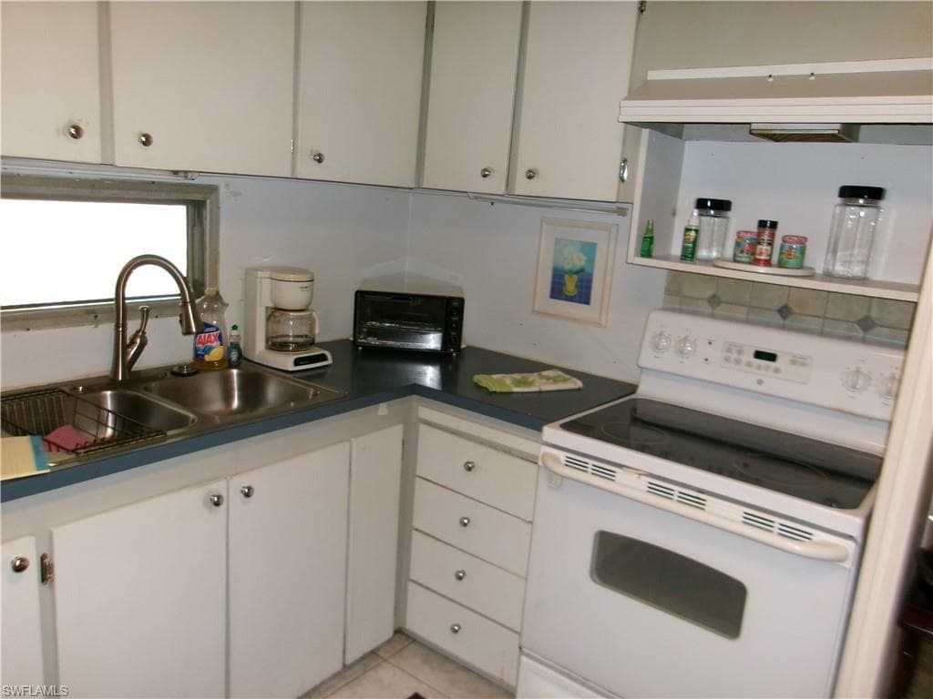 2 Monaco TER, NAPLES FL 34112-9