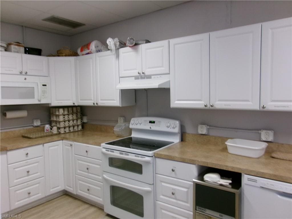 2 Monaco TER, NAPLES FL 34112-20