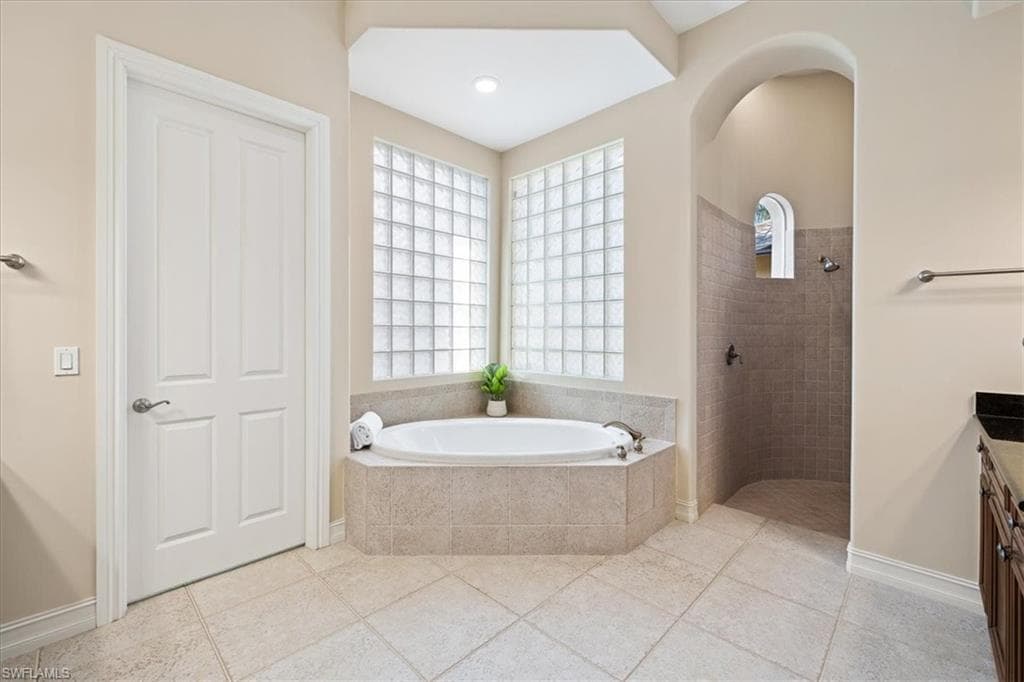 9094 Sahalee CT, NAPLES FL 34113-30