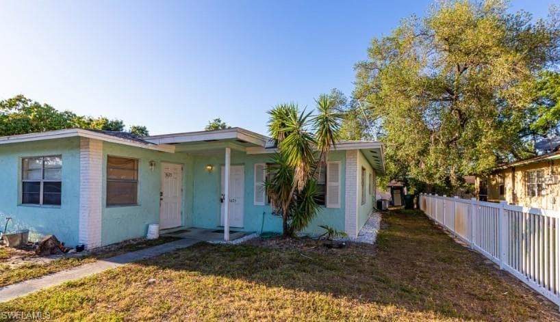 3675 Estey AVE, NAPLES FL 34104-3