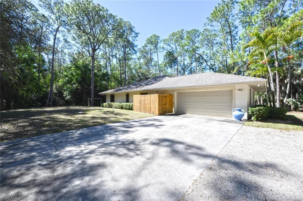 5356 Sycamore DR, NAPLES FL 34119-1